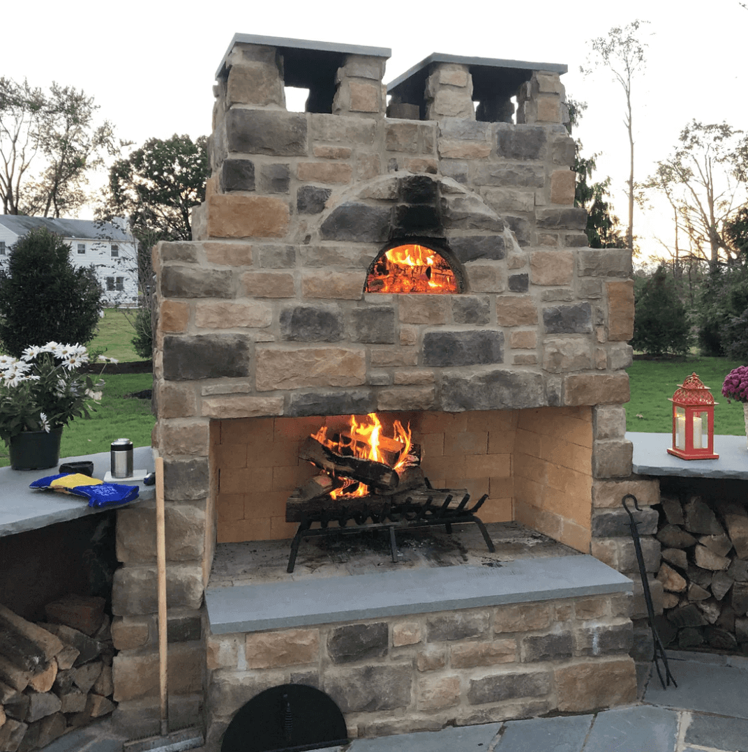 Caminetto Medeo Pizza Oven Combo| Pepe's Pizza Ovens | Outdoor Kitchen View Angle