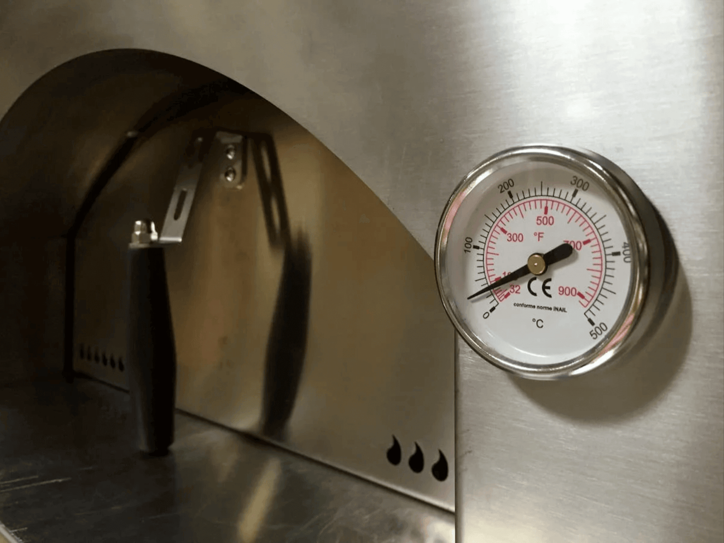 Solé Gourmet Italia Wood-fired Oven, Pepe's Pizza Ovens, Outdoor Pizza Ovens, digital gauge