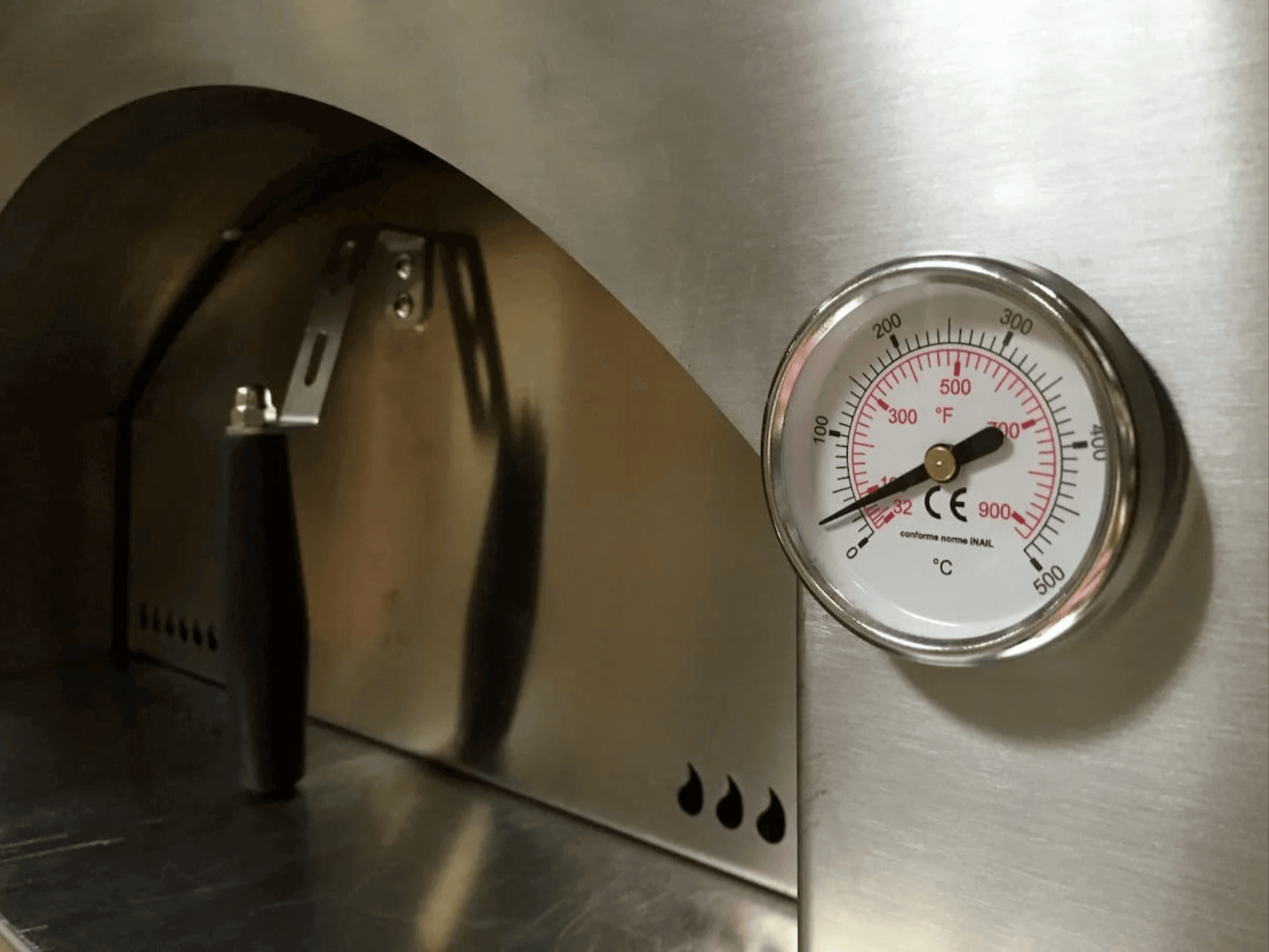 Solé Gourmet Italia Wood-fired Oven, Pepe's Pizza Ovens, Outdoor Pizza Ovens, digital gauge